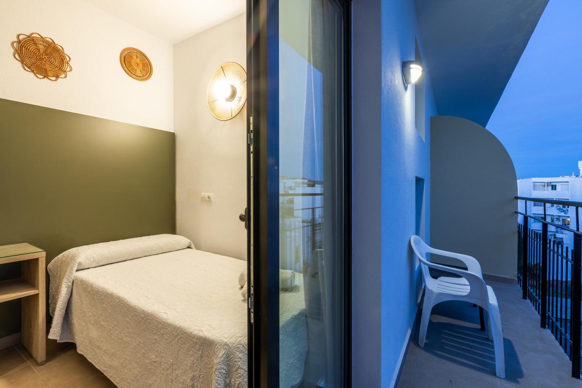 Hostal Alicante San Antonio Abad Exterior foto