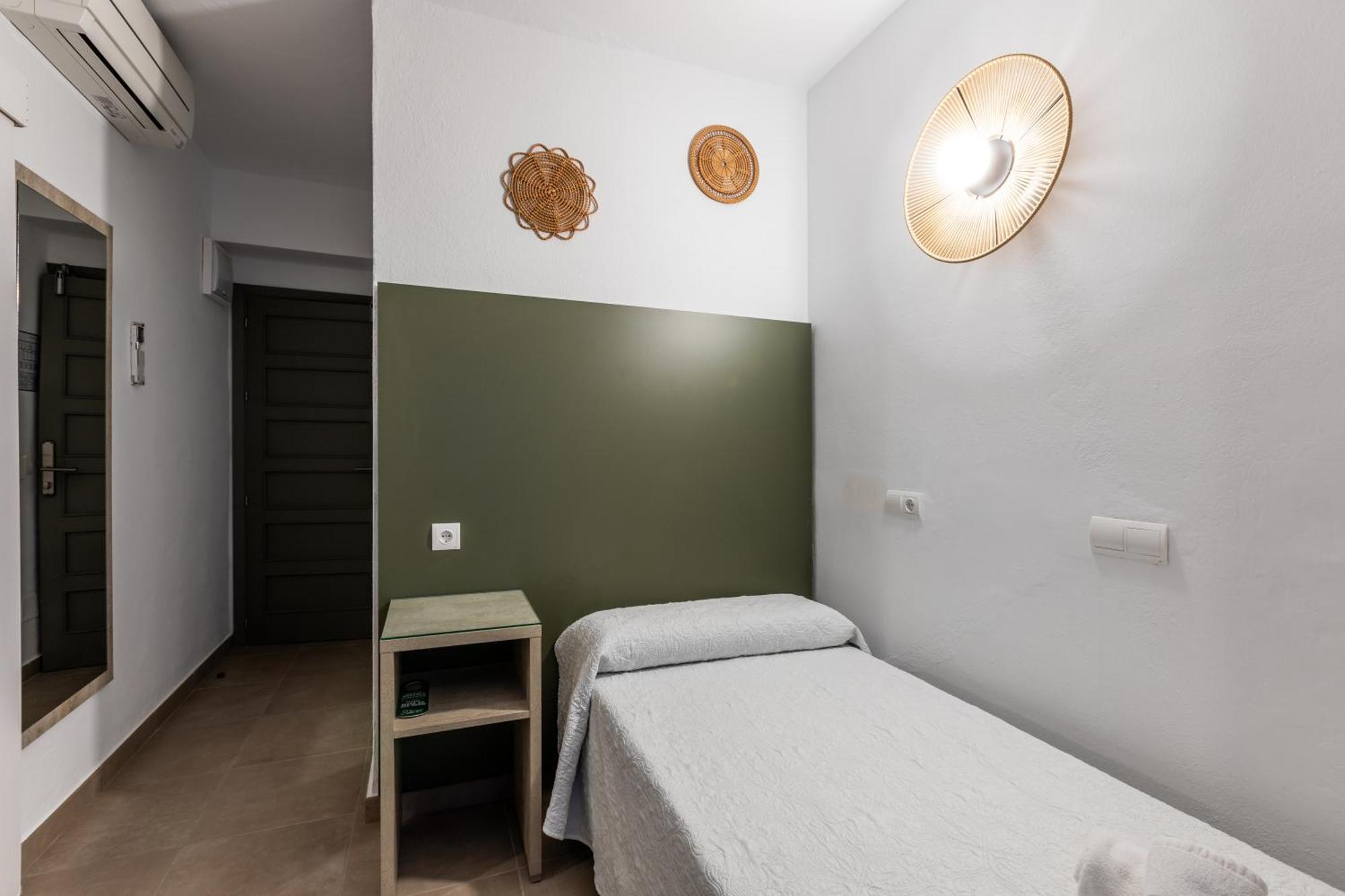 Hostal Alicante San Antonio Abad Exterior foto
