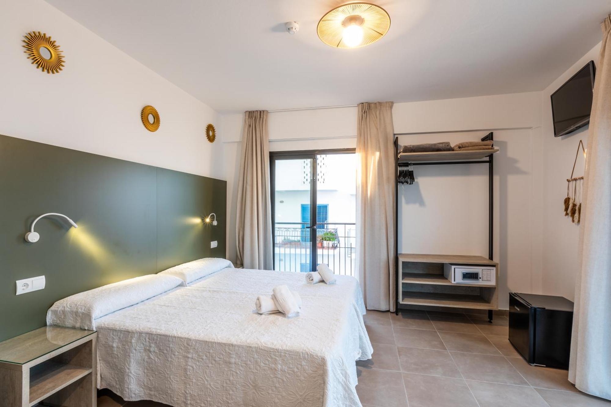 Hostal Alicante San Antonio Abad Exterior foto