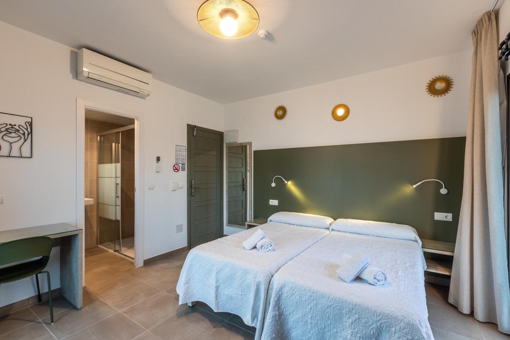 Hostal Alicante San Antonio Abad Exterior foto