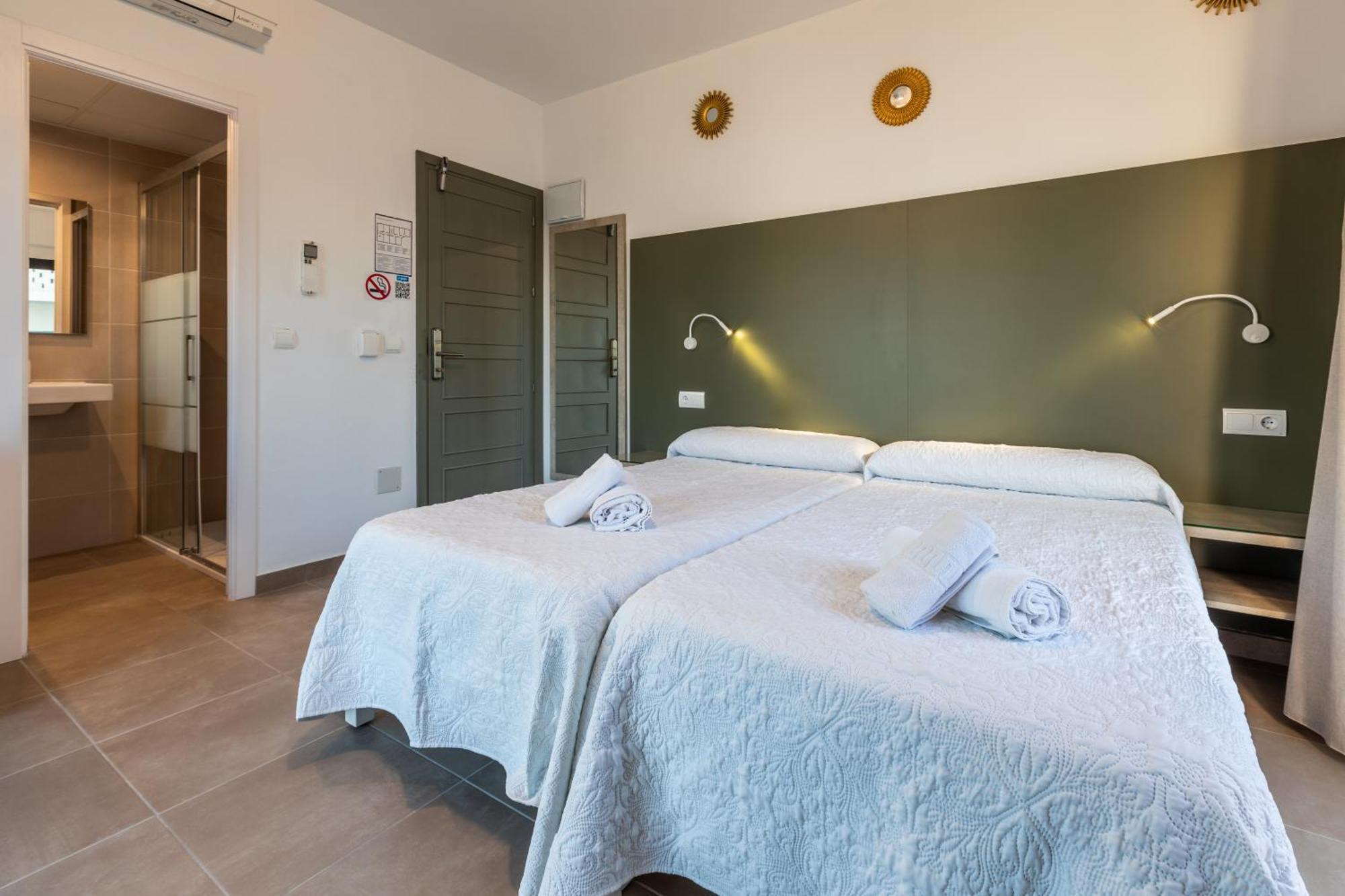 Hostal Alicante San Antonio Abad Exterior foto