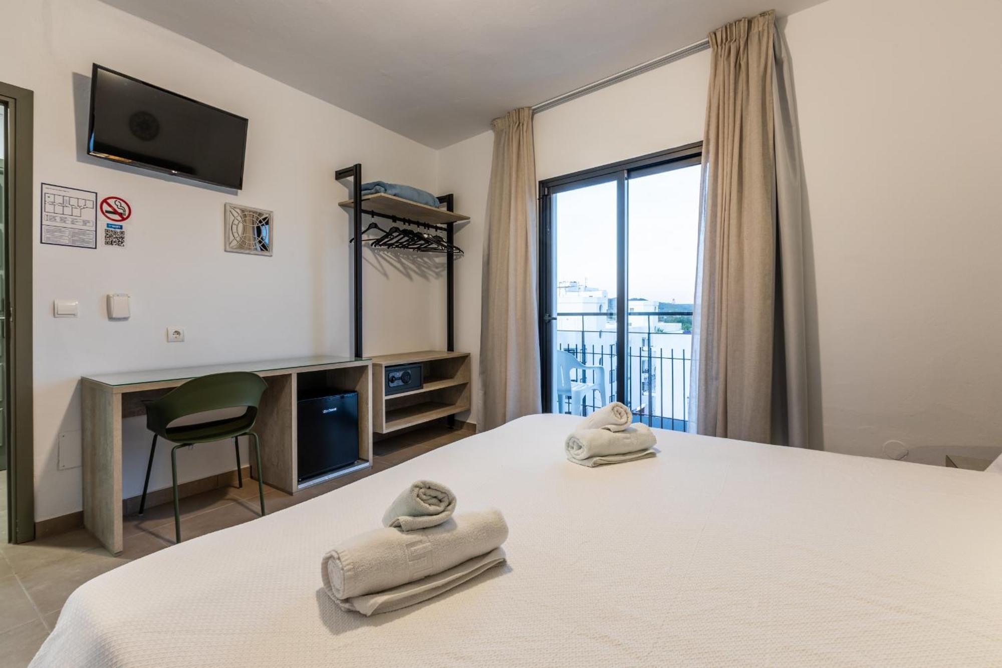 Hostal Alicante San Antonio Abad Exterior foto